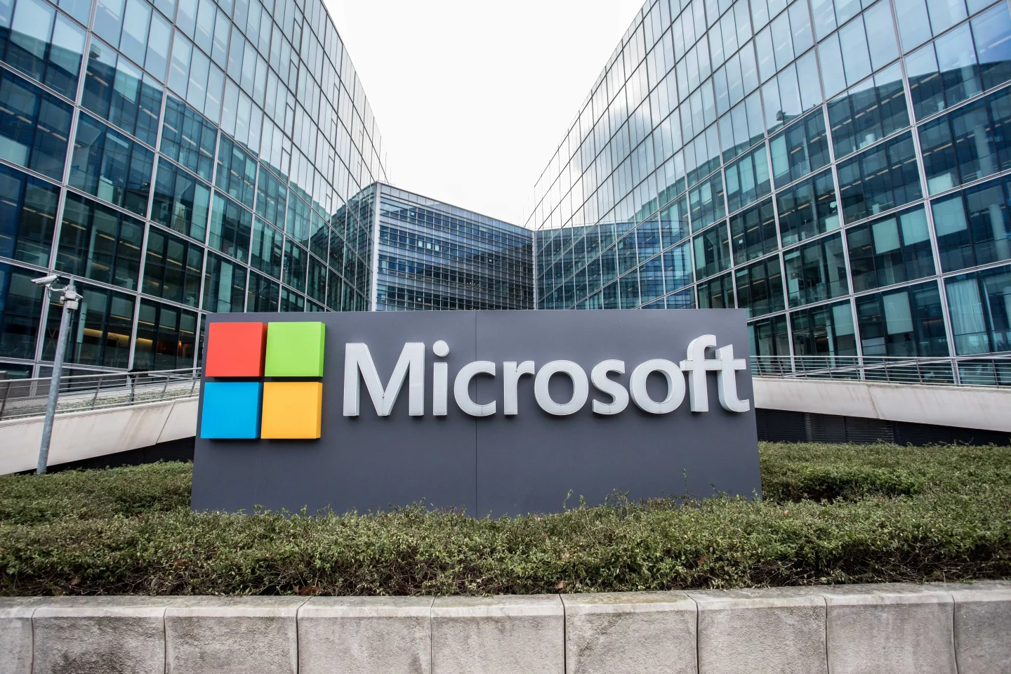 Microsoft Engineer Issues Warning About Company's AI Tool Generating Graphic and Copyrighted Content